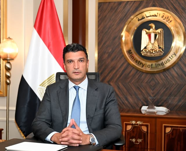 وزارة الصناعة تدعو المصانع المتعثرة للاستفادة من خدمات صندوق إعادة هيكلة المصانع المتعثرة من خلال الدخول على منظومة دعم المصنعين